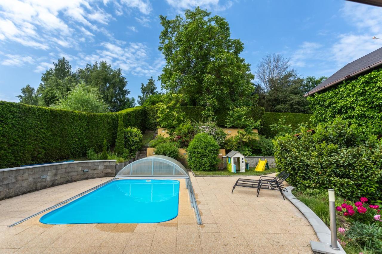 Private Summer House With Swimming Pool, Beach Bar And Pit For Football And Volleyball Hvezdonice Eksteriør bilde