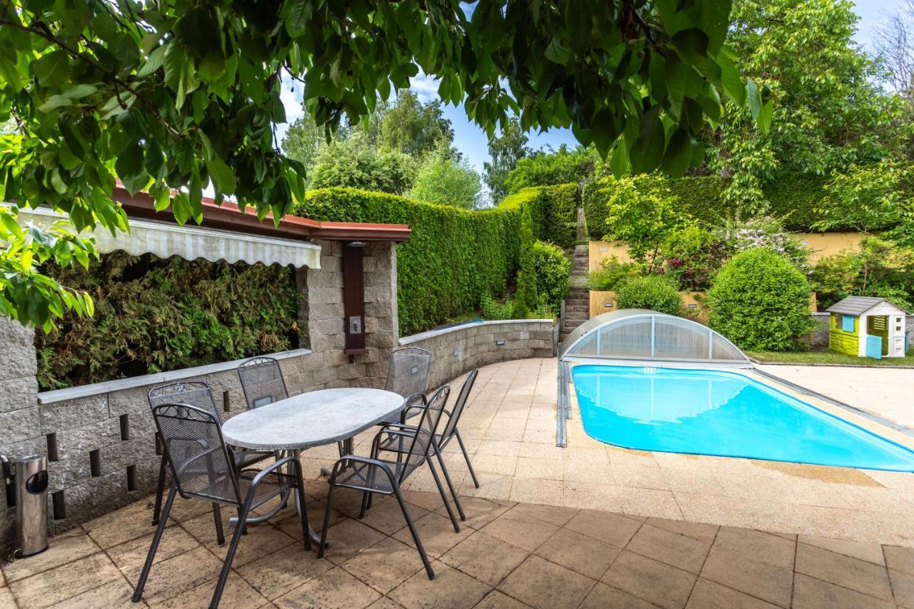 Private Summer House With Swimming Pool, Beach Bar And Pit For Football And Volleyball Hvezdonice Eksteriør bilde