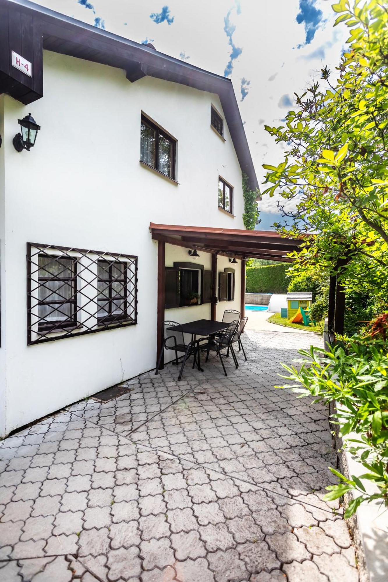 Private Summer House With Swimming Pool, Beach Bar And Pit For Football And Volleyball Hvezdonice Eksteriør bilde