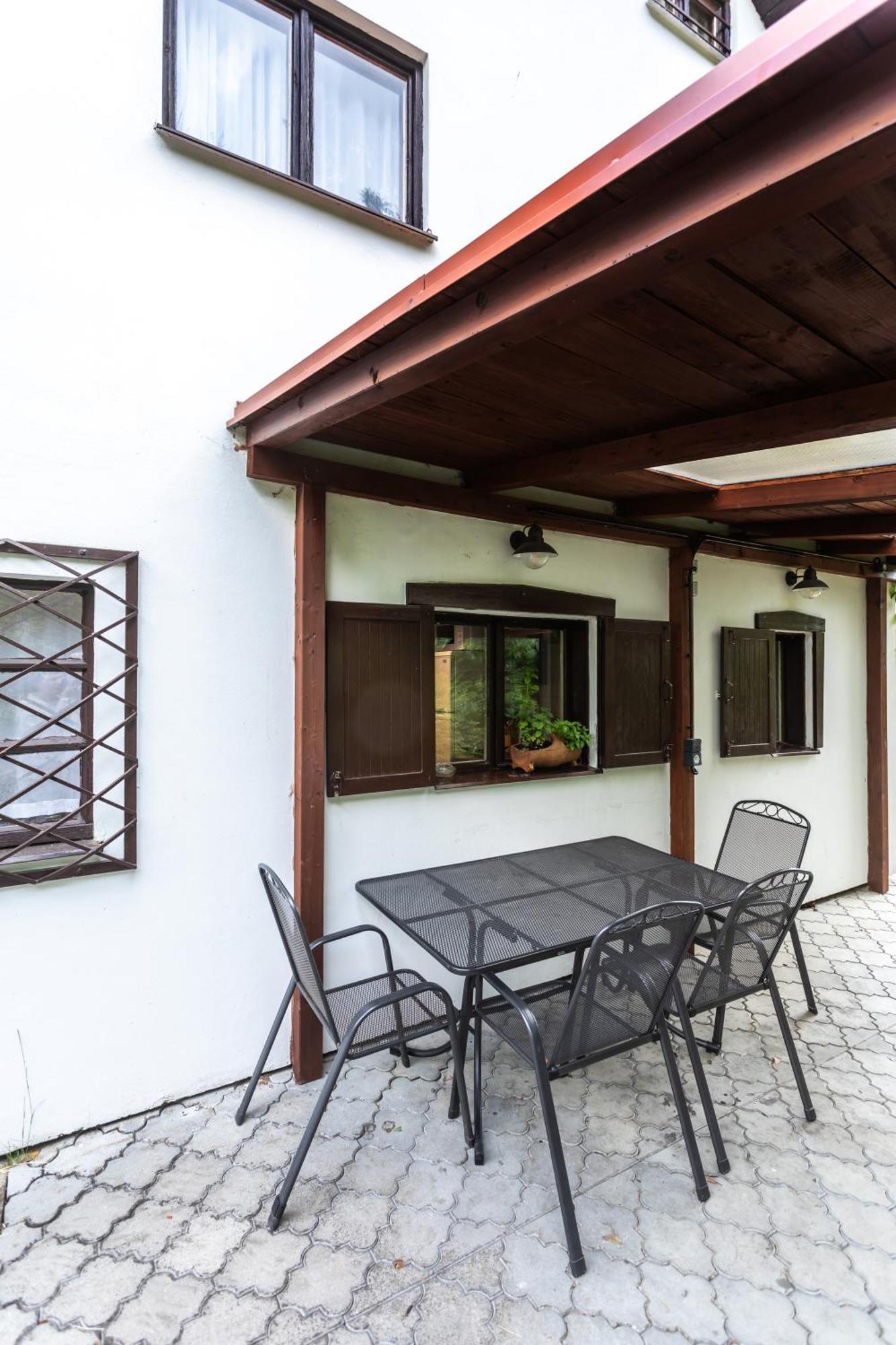 Private Summer House With Swimming Pool, Beach Bar And Pit For Football And Volleyball Hvezdonice Eksteriør bilde