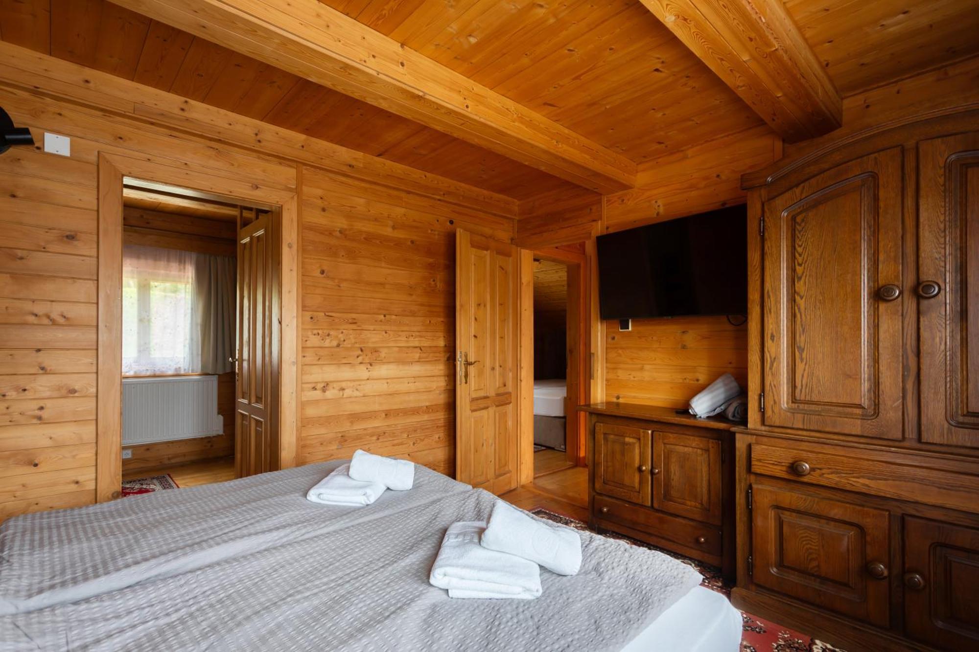 Private Summer House With Swimming Pool, Beach Bar And Pit For Football And Volleyball Hvezdonice Eksteriør bilde