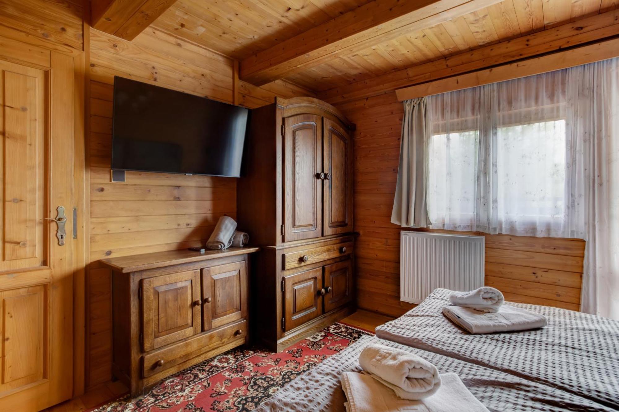 Private Summer House With Swimming Pool, Beach Bar And Pit For Football And Volleyball Hvezdonice Eksteriør bilde